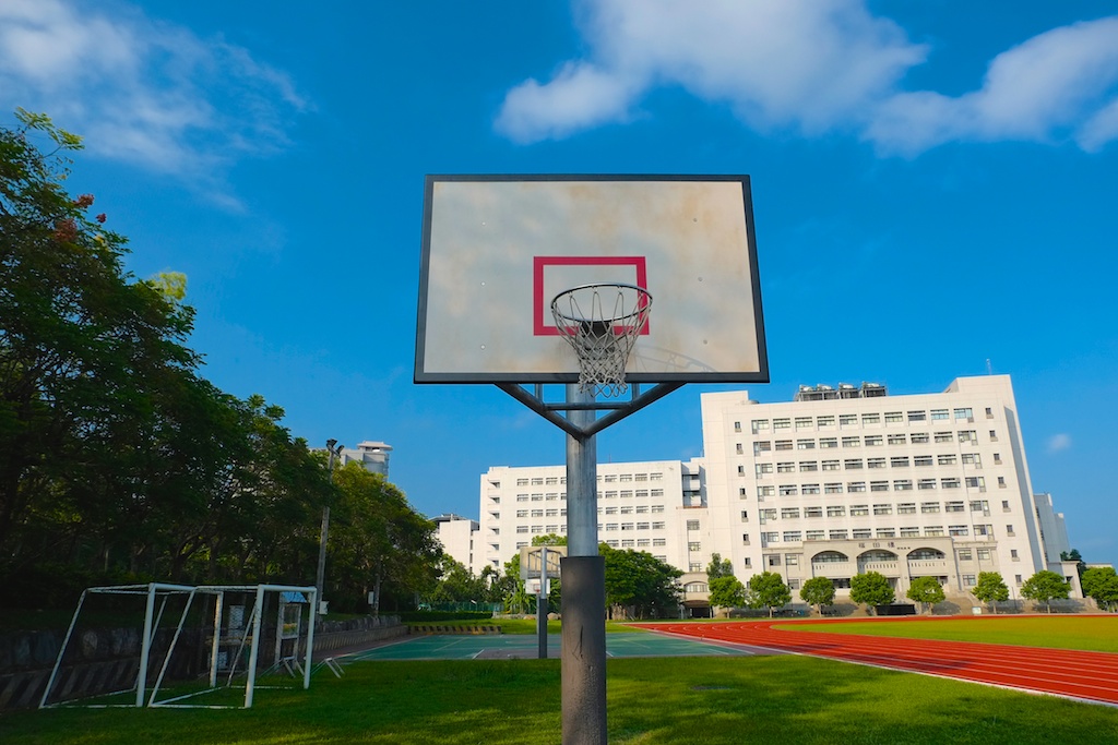 室外籃球場